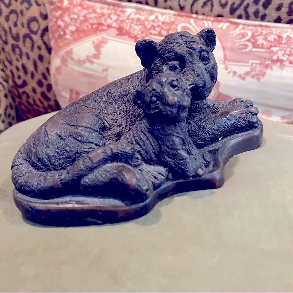 RESIN SCULPTURE OF TIGER AND CUB.